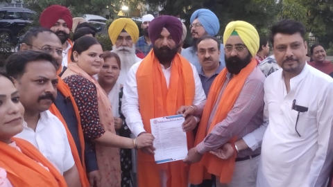 Golden-Lane-Welfare-Society-Urban-Estate-Dugri-Submitted-A-Demand-Letter-To-Mla-Kulwant-Singh-Sidhu-And-Chairman-Sharan-Pal-Singh-Makkar-Regarding-Their-Problems-