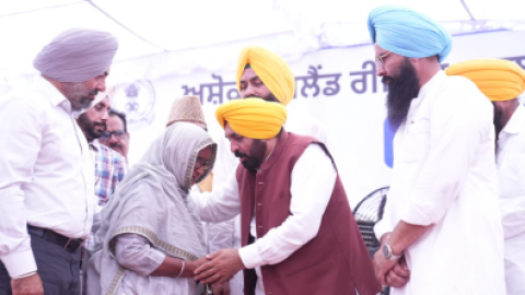 The-Chief-Minister-Fulfilled-His-Promise-To-The-Family-Of-The-Corona-Warrior