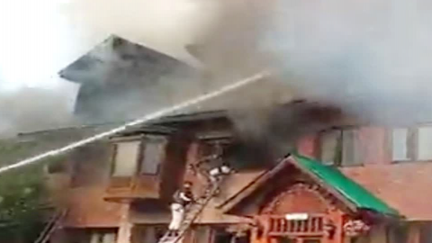 J-k-Fierce-Fire-In-Pahalgam-Hotel-Dehradun-Resident-Tourist-Killed-One-Woman-Missing-4-Employees-Scorched