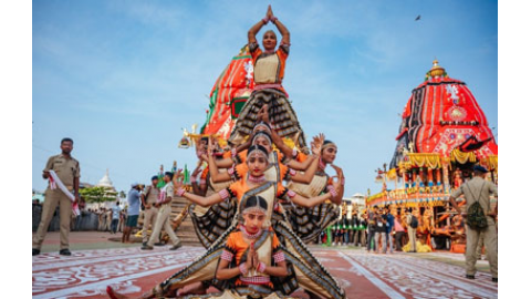 Devotees-Throng-The-Jagannath-Rath-Yatra-In-Puri