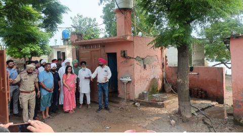 Deputy-Commissioner-Surbhi-Malik-Visited-Flood-Affected-Villages-Of-Pende-Sub-division-Ludhiana-West
