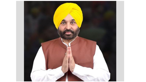 Bhagwant-Mann-Visits-Trident-Group-Founder-Rajinder-Gupta-s-Residence-Condoles-Demise-Of-His-mother-Maya-Devi