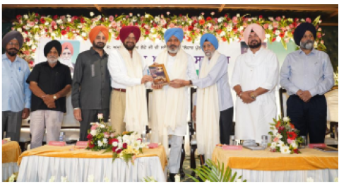 Finance-Minister-Harpal-Singh-Cheema-Released-The-Autobiography-Of-Amarjit-Singh-Lotte-The-Founder-Of-Kartar-Combines-lohar-Suro-