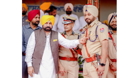 Chief-Minister-Honored-13-Eminent-Personalities-With-State-Awards-19-Police-Officers-Received-Chief-Minister-s-Police-Medal