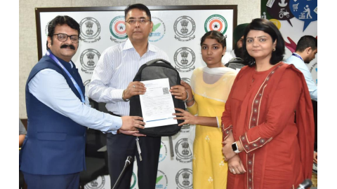 15-Students-From-Punjab-Meritorious-Schools-Make-It-To-Mnc-Aman-Arora-Felicitates-Them-With-Laptops
