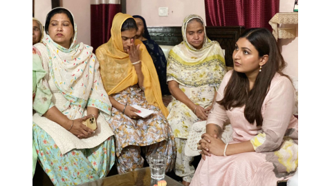 Anmol-Gagan-Maan-Hands-Over-Financial-Assistance-Of-Rs-4-Lakh-Each-To-Families-Of-The-Drowned-Persons
