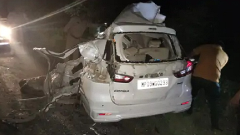 Speeding-Truck-Hit-The-Car-5-Youths-Died