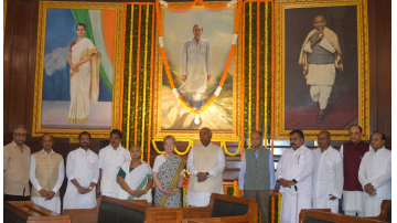 Pm-pays-tribute-to-rajiv-gandhi-on-his-birth-anniversary