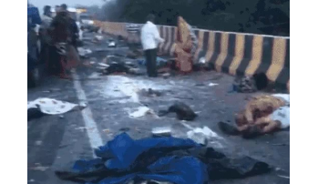 11-people-killed-more-than-12-injured-in-a-collision-between-a-bus-and-a-truck
