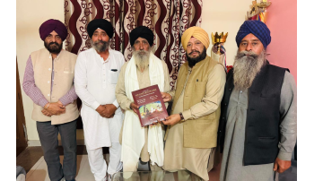 bawa-and-gill-presented-the-book-divine-knowledge-the-ocean-of-guru-granth-sahib-to-ujagar-singh-buttar