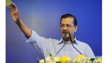 kejriwal-declares-all-out-war-ag