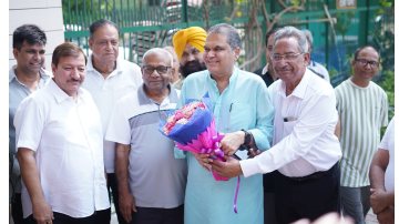 mp-arora-campaigns-in-rishi-naga