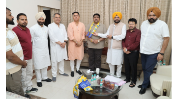 advocate-arun-khurmi-joins-aap-c