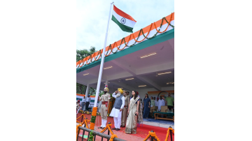 Agriculture-minister-gurmeet-singh-khudian-hoists-the-tricolour-in-mohali