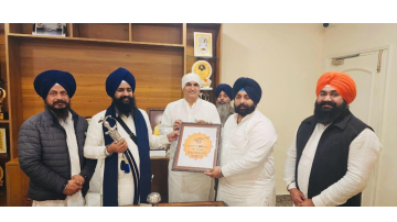 Harjot-singh-bains-and-deepak-bali-invite-jathedar-giani-kuldeep-singh-gargaj-to-join-the-celebrations-dedicated-to-the-350th-martyrdom-day-of-sri-guru-tegh-bahadur-ji
