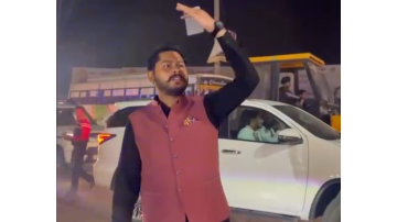 aap-mla-sees-ambulance-stuck-in-