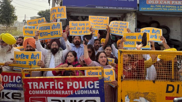 aap-greets-haryana-cm-saini-with