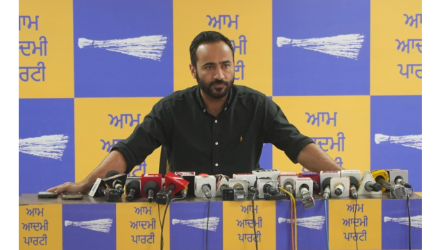 amit-shah-attempting-to-break-aa