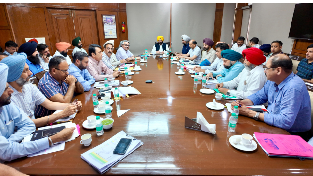 public-works-minister-reviews-ro