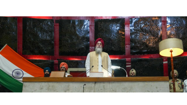 -punjab-vidhan-sabha-pays-tribut