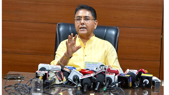aman-arora-hits-back-strongly-at