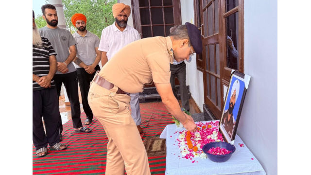 -dgp-gaurav-yadav-meets-martyr-asi-joga-singh-s-family-in-batala-extends-deepest-condolances-