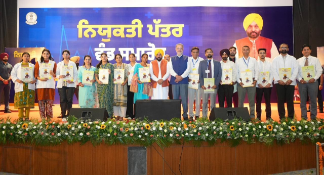 -cm-bhagwant-mann-hands-over-app