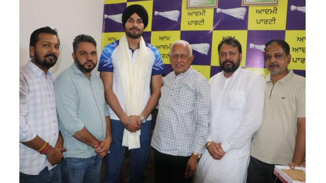 minister-goyal-honors-international-volleyball-player-from-lehra-constituency-