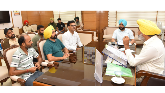 bhagwant-mann-govt-accelerates-resolution-of-education-department-employees-demands-finance-minister-harpal-singh-cheema-holds-talks-with-5-unions