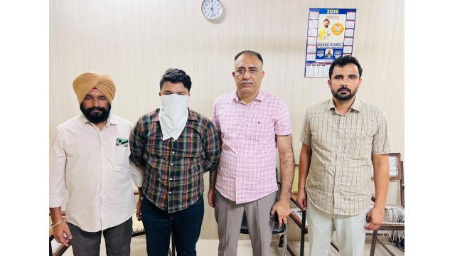 vigilance-bureau-nabs-inspector-red-handed-accepting-bribe-of-rs-50-000-