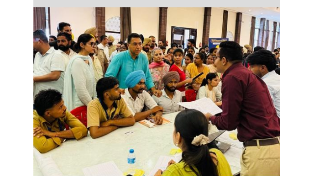 mega-job-fair-held-at-sunam-562-
