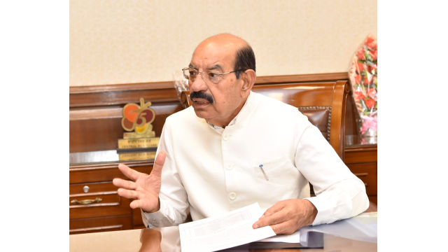 mohinder-bhagat-directs-officers
