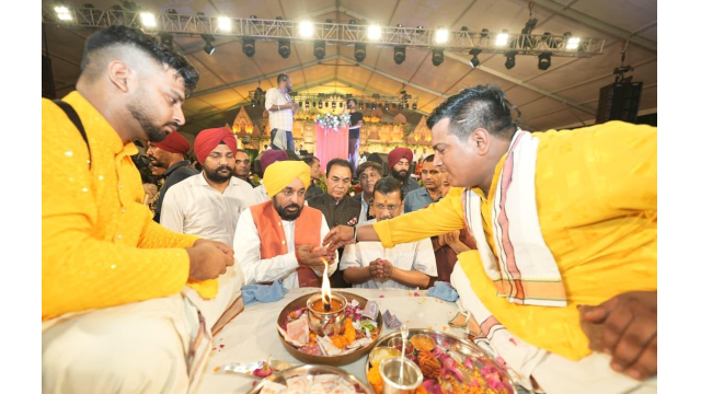 -hamare-ram-play-receives-praise-across-punjab-book-your-free-tickets-now-arvind-kejriwal