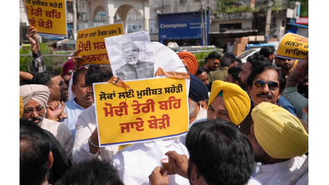 aap-protests-in-jalandhar-pathan