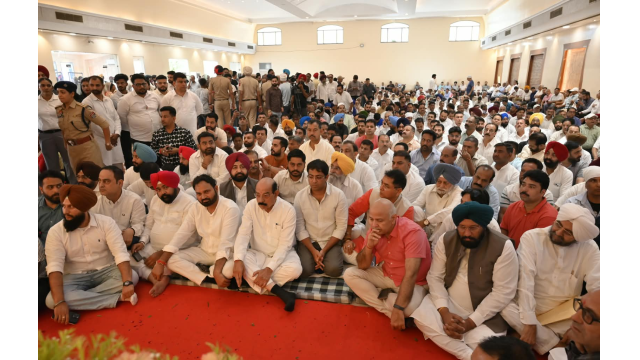 sea-of-people-pays-tribute-to-former-minister-chuni-lal-bhagat