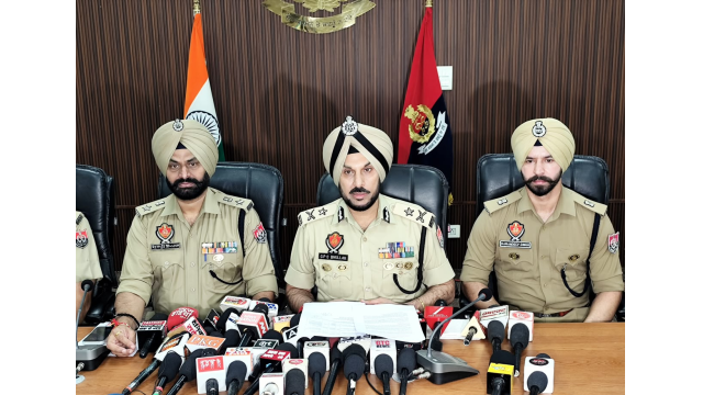 four-linked-to-cross-border-smuggling-networks-held-with-10kg-heroin-10-pistols