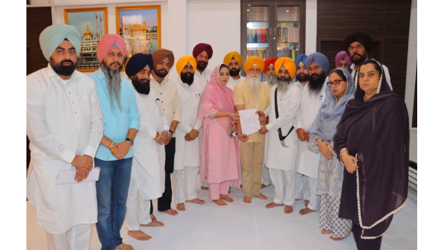 aap-delegation-meets-jathedar-of