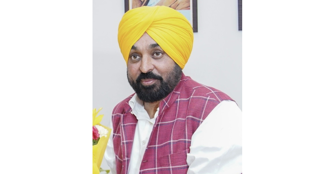 delhi-airport-officials-detained